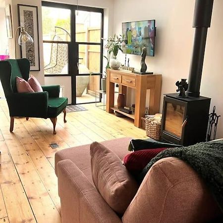 Our Beautifully Renovated Home 奇切斯特 外观 照片