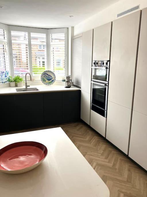 Our Beautifully Renovated Home 奇切斯特 外观 照片