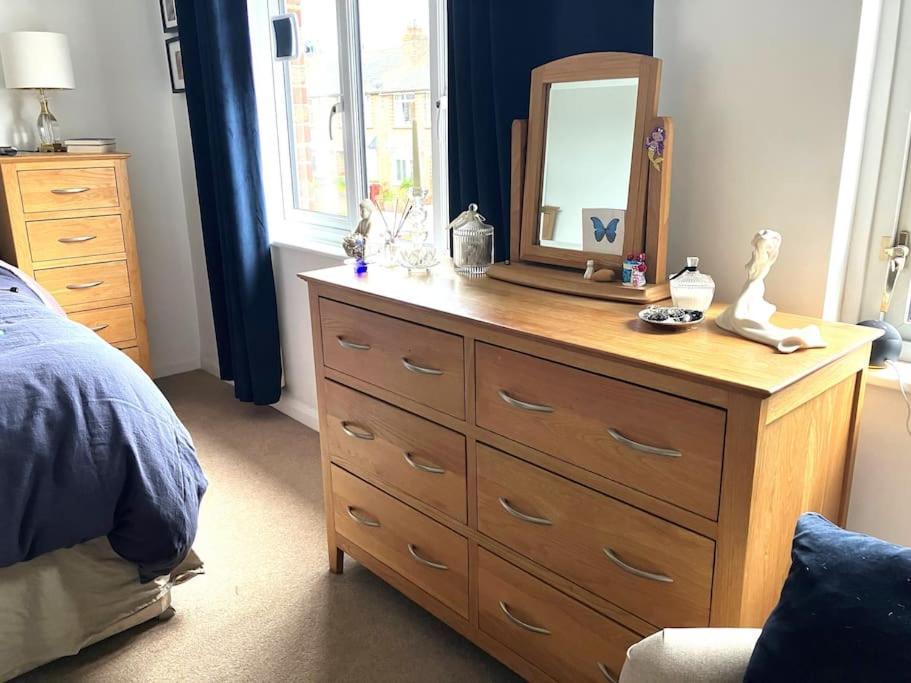 Our Beautifully Renovated Home 奇切斯特 外观 照片