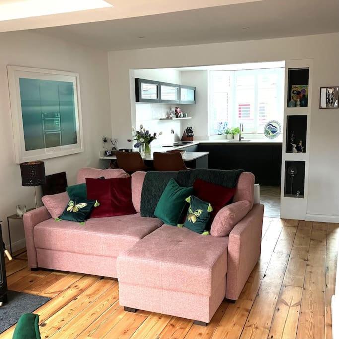 Our Beautifully Renovated Home 奇切斯特 外观 照片