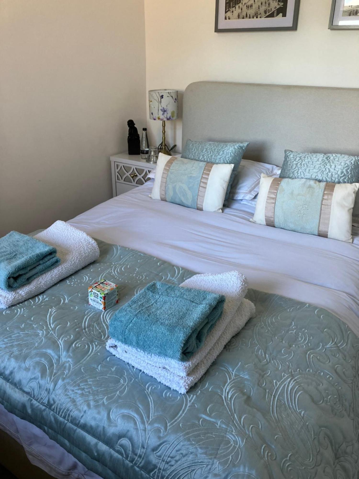 Our Beautifully Renovated Home 奇切斯特 外观 照片
